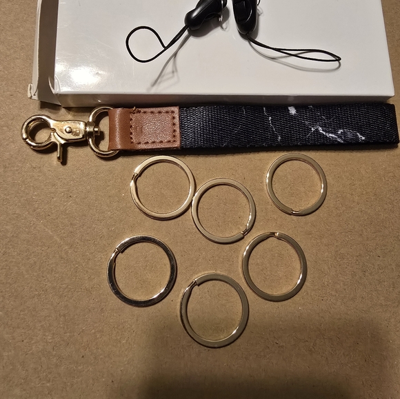 Keychain - Picture 3 of 4